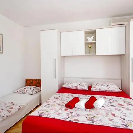 Stunning In With View Apartamento Tučepi